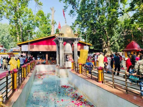 Temple Kheer Bhavani - Un temple de l'incarnation sacrée de la déesse hindoue Parvathy à Srinagar.
